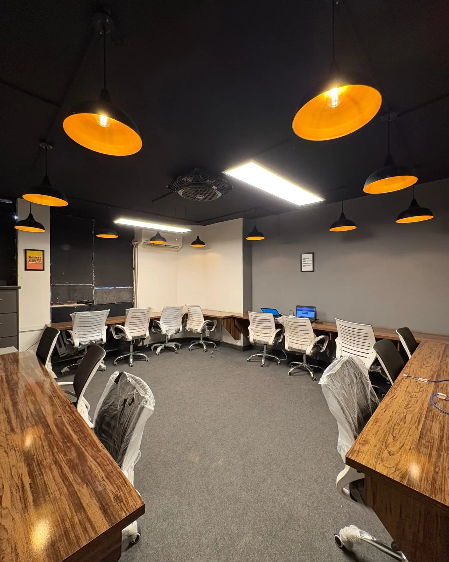 Dedicated desks at DG Space
