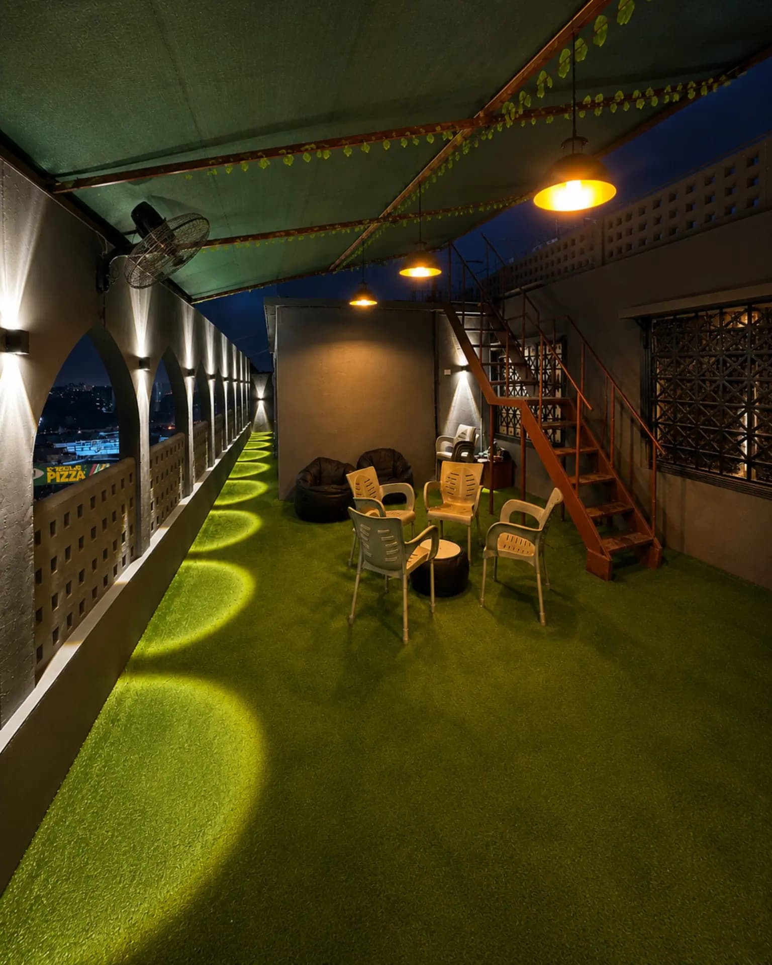 The outdoor terrace in Suite 607