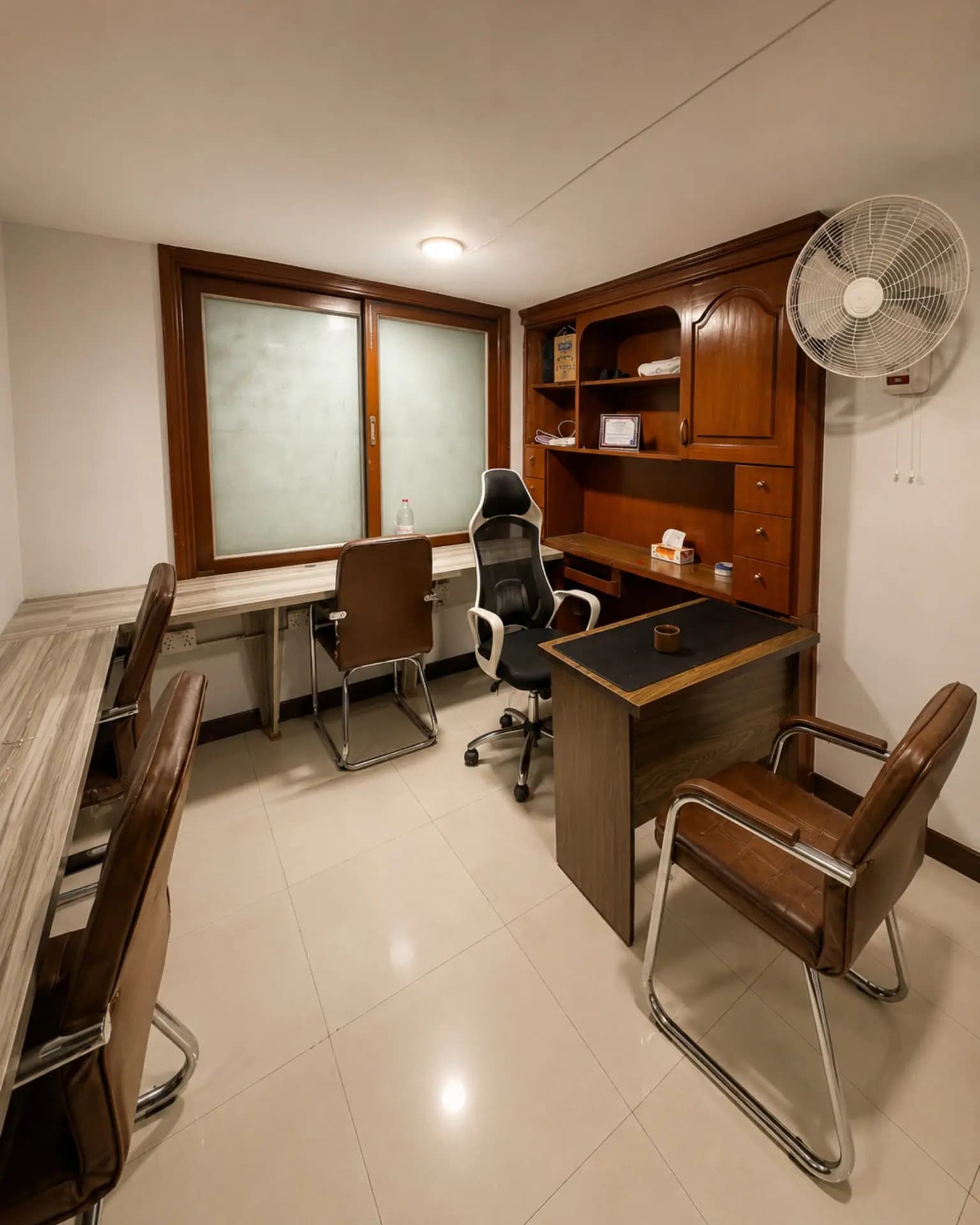 Room 4 in Suite 607